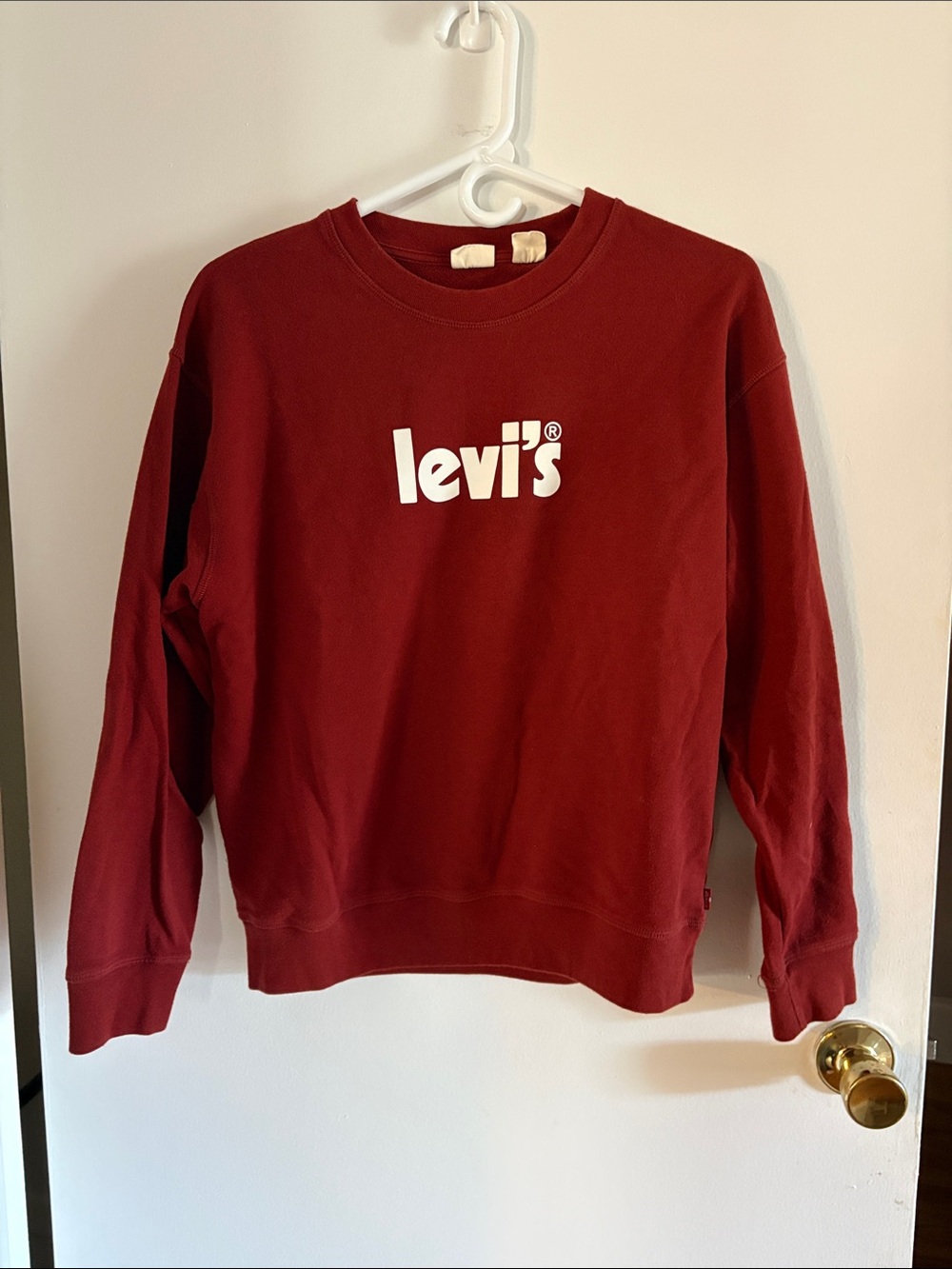 Levi's women’s burgundy Crewneck Sweatshirt size medium